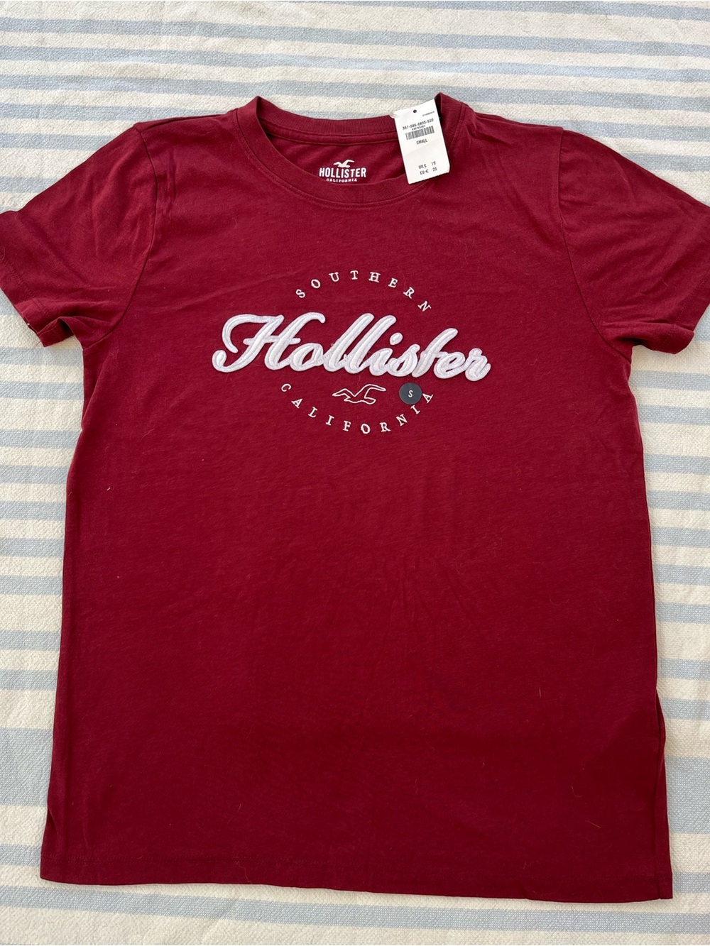 Hollister Women's Short Sleeve Burgundy Tee - Size Small